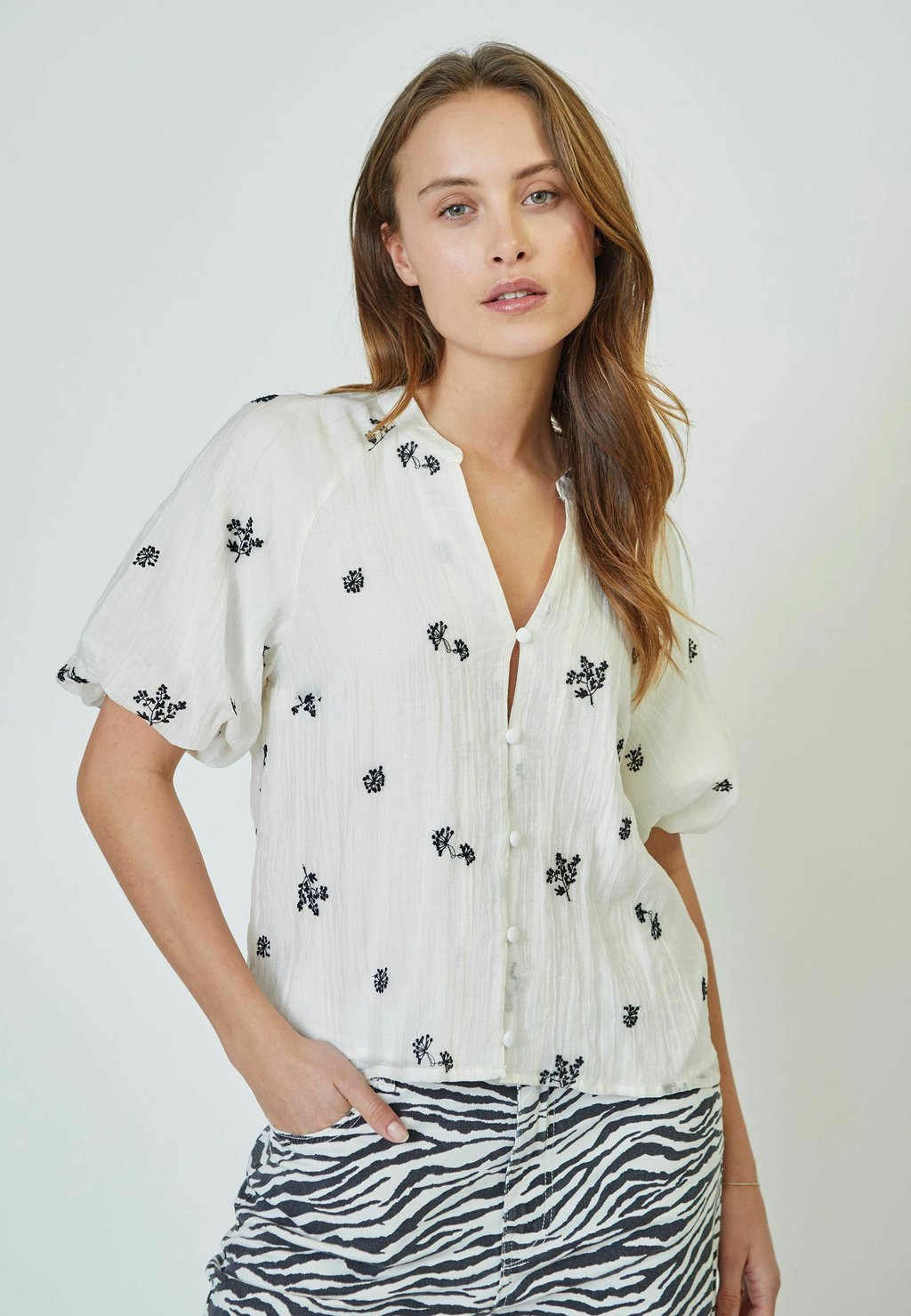 

Блузка на пуговицах COLLEENCC SS V-SHIRT Co'couture, белый
