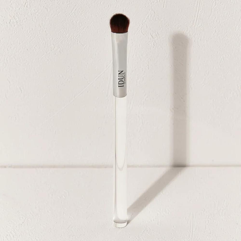 Кисть для теней для век Precision Eyeshadow Brush - 013 от Idun Minerals для женщин - 1 шт, прозрачный — фото 2