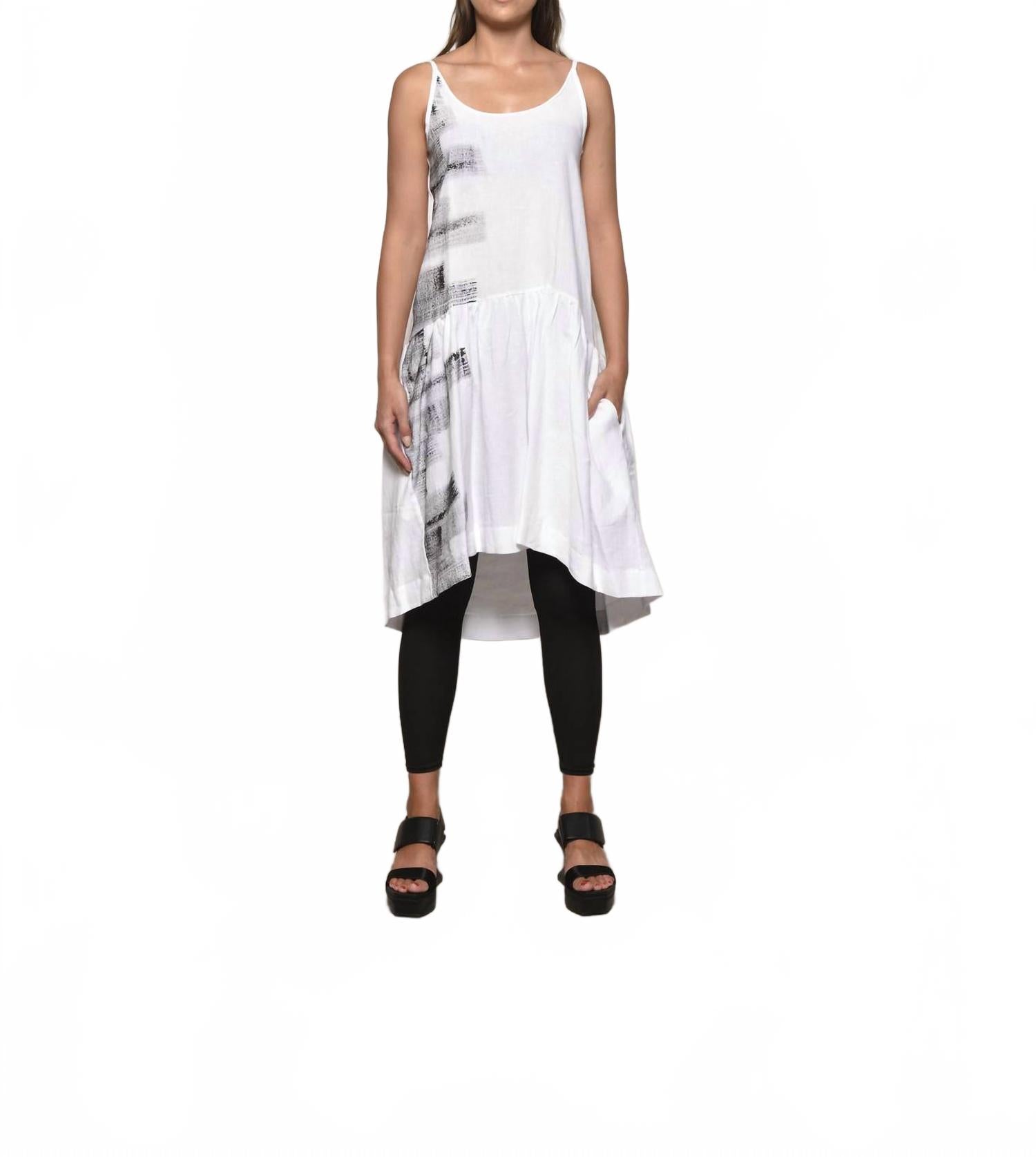 

Льняное платье с баской в белом цвете/штрихи Simply Mila