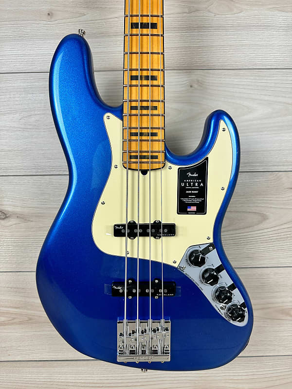 

Басс гитара Fender American Ultra Jazz Bass Maple Fingerboard, Cobra Blue