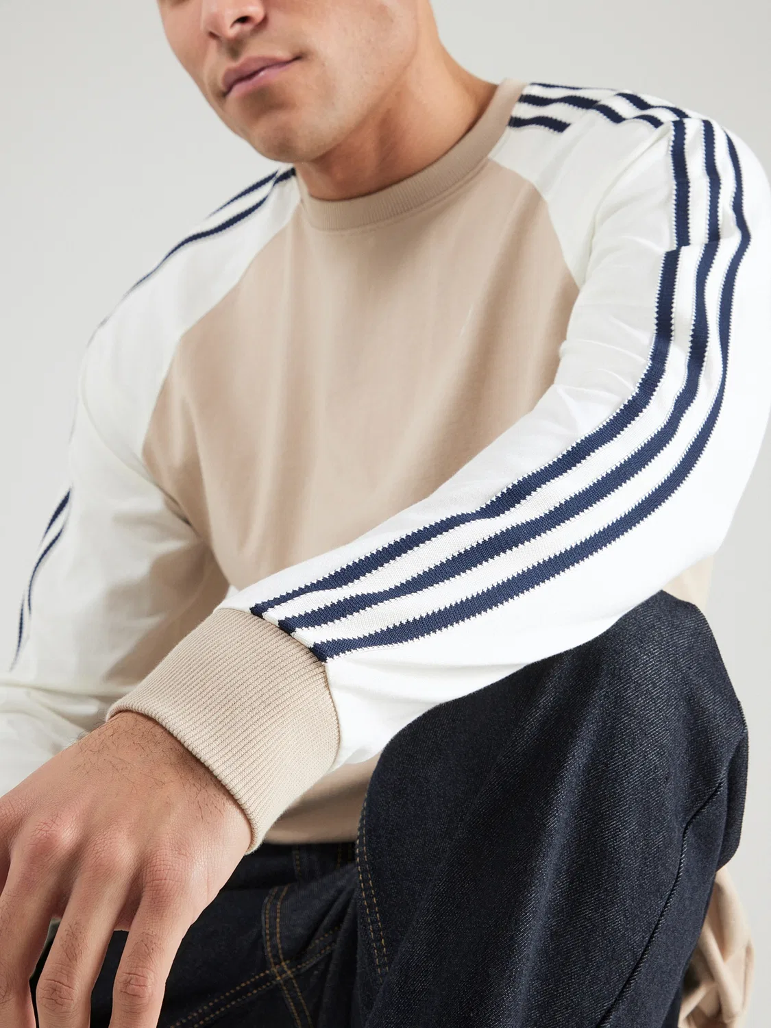 Футболка Adidas Originals CALI бежевого цвета — фото 2