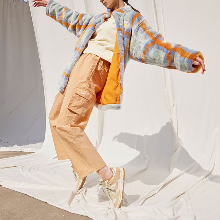 Брюки (WMNS) Nike Sportswear Essential High Waist Woven Big Pocket Cargo Long Pants/Trousers Yellow — фото 4