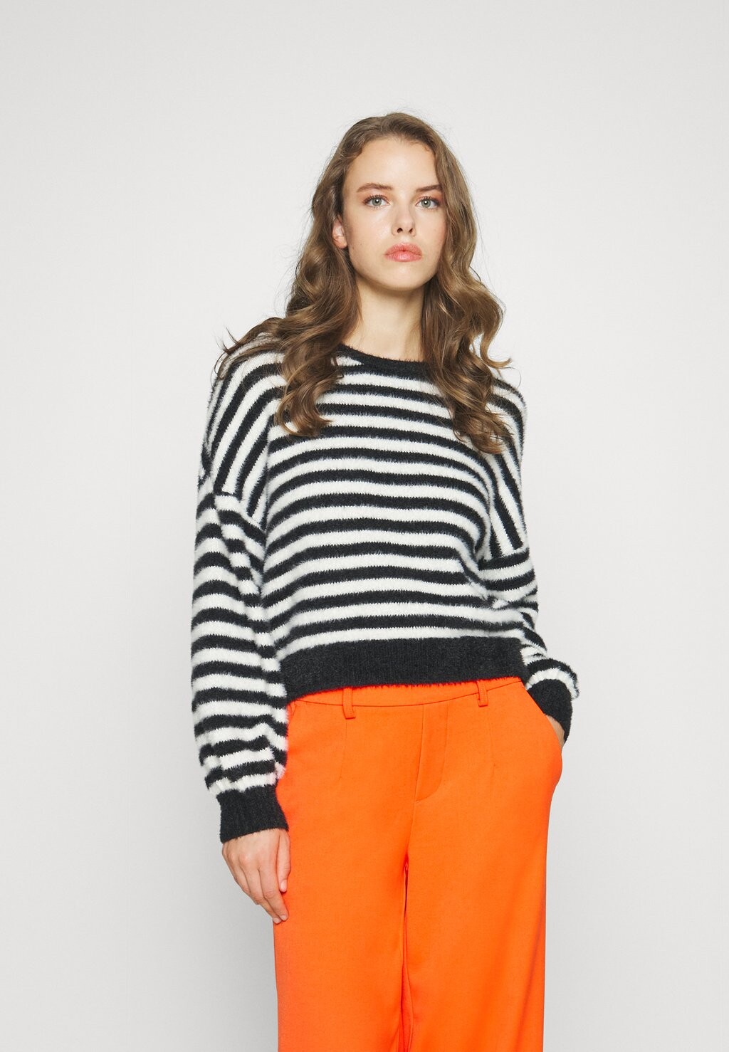 

Свитер Onlpiumo ONLY Petite, цвет black/egret