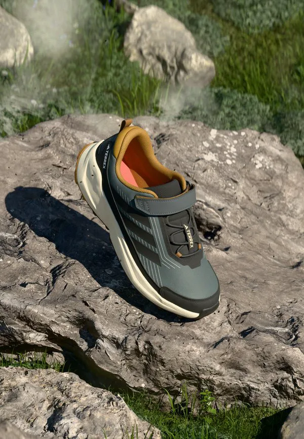 Походные ботинки trailmaker 2 унисекс Adidas Terrex, Grey Six/Core Black/Bronze Strata