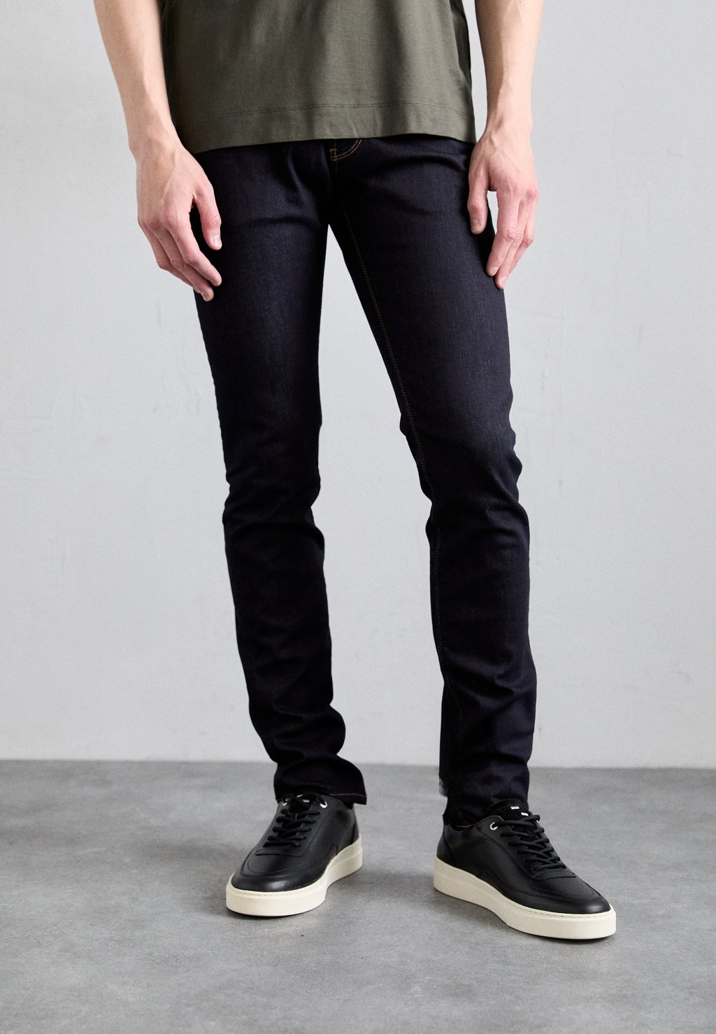 

Джинсы облегающего кроя POCKETS PANT Emporio Armani, синий