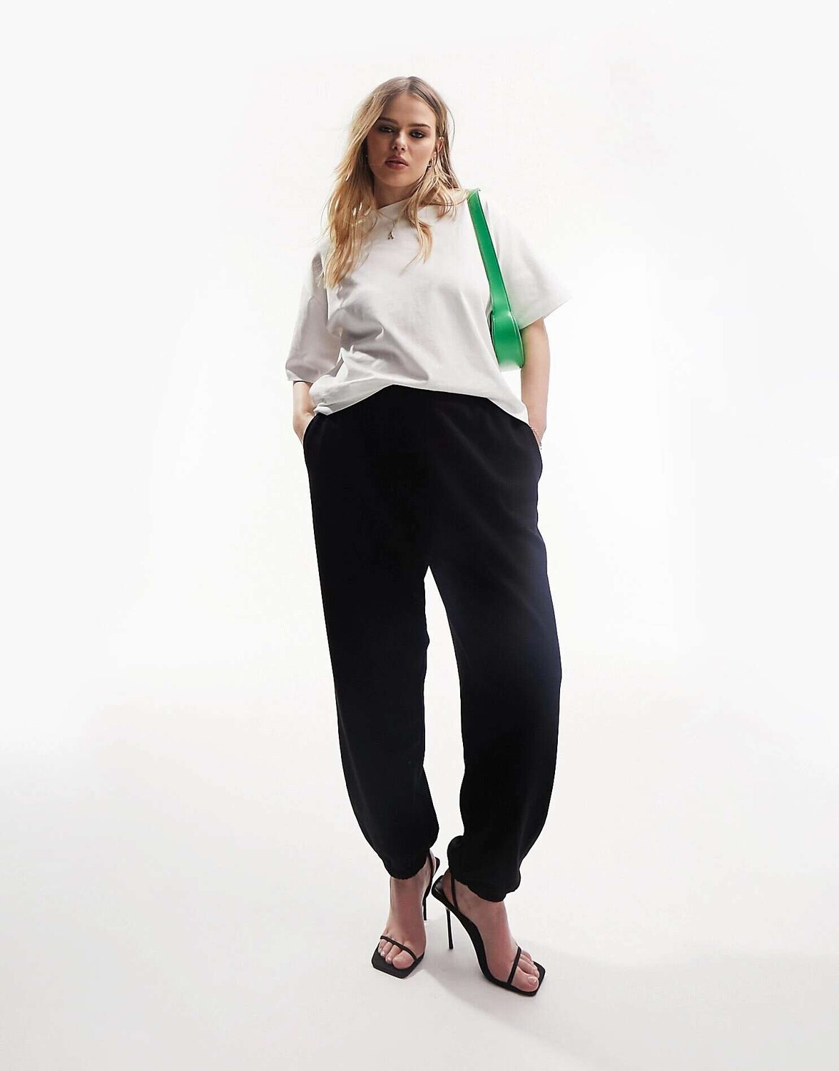 

Черные джоггеры ASOS DESIGN Curve Ultimate