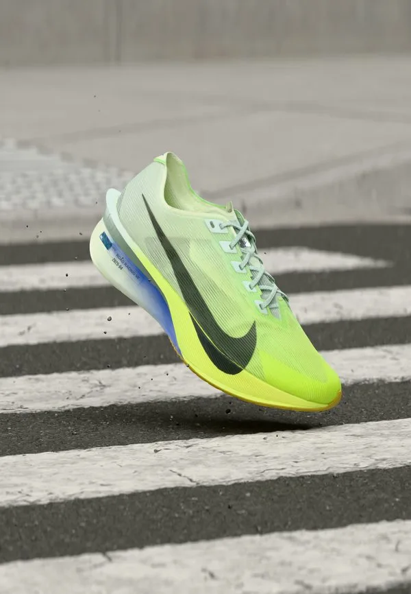 Кроссовки для бега по шоссе vaporfly 4 Nike Performance, Barely Green/Black Spruce/Volt Tint/Sapphire/Volt Ice/Saffron Quartz