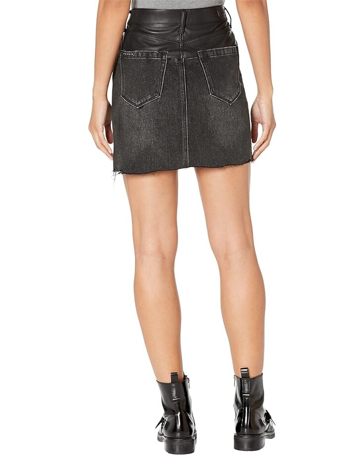 

Юбка Blank NYC Leather and Denim Patchwork High-Rise Miniskirt with Raw Hem in Twist Of Fate, цвет Twist Of Fate