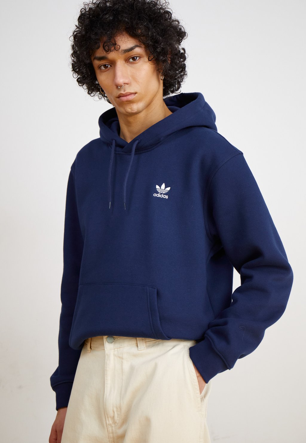 Толстовка с капюшоном LOOSE adidas Originals, темно-синий — фото 4