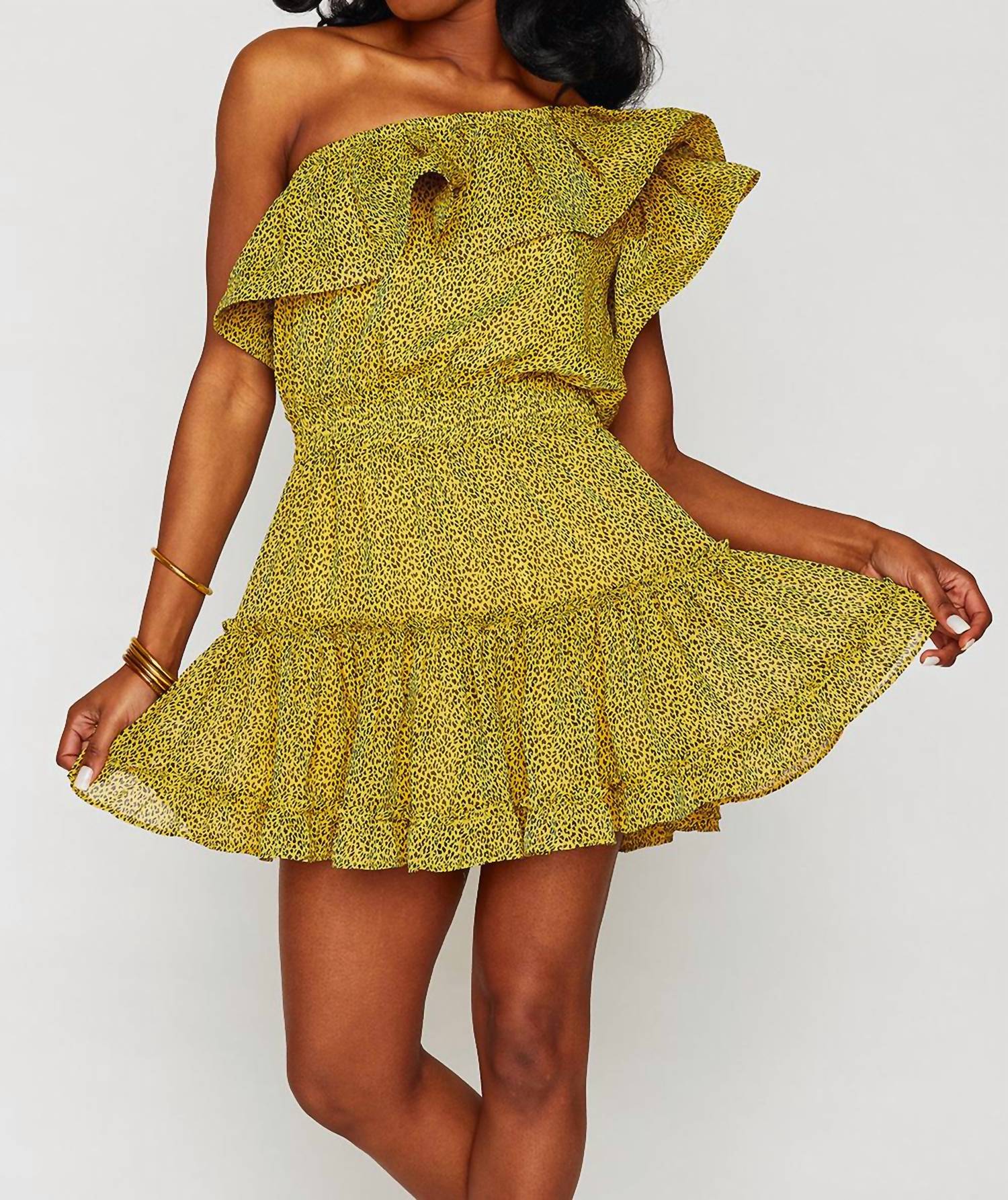 

BUDDYLOVE Платье Sofia One Shoulder Ruffle Mini Dress желтого цвета с анималистическим принтом - мини-платье с одним плечом и оборками