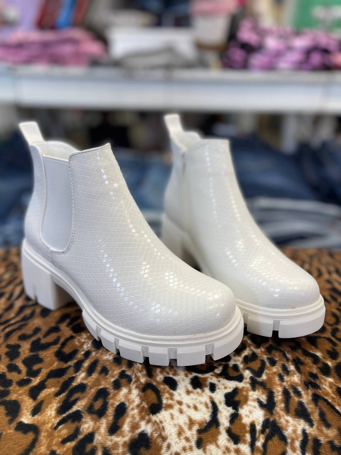 Женские ботинки Camden Classic в белом цвете OLEM