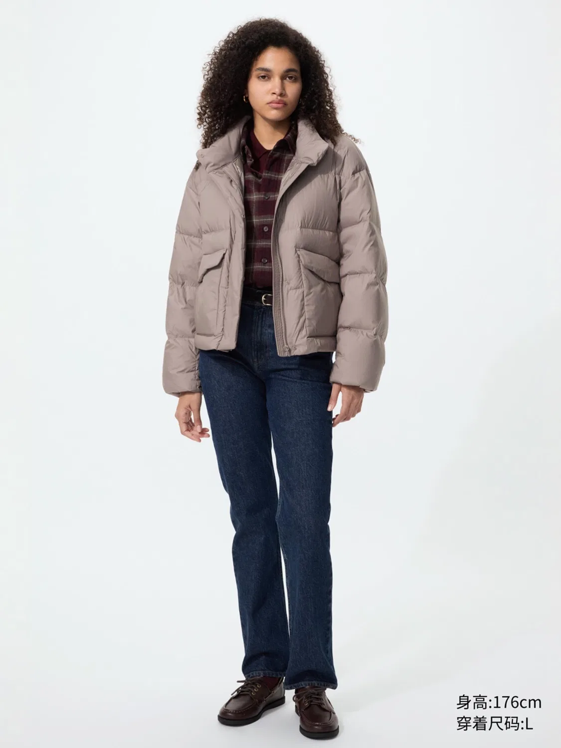 Куртка-пуховик женская из мягкой ткани Uniqlo, черный — фото 2