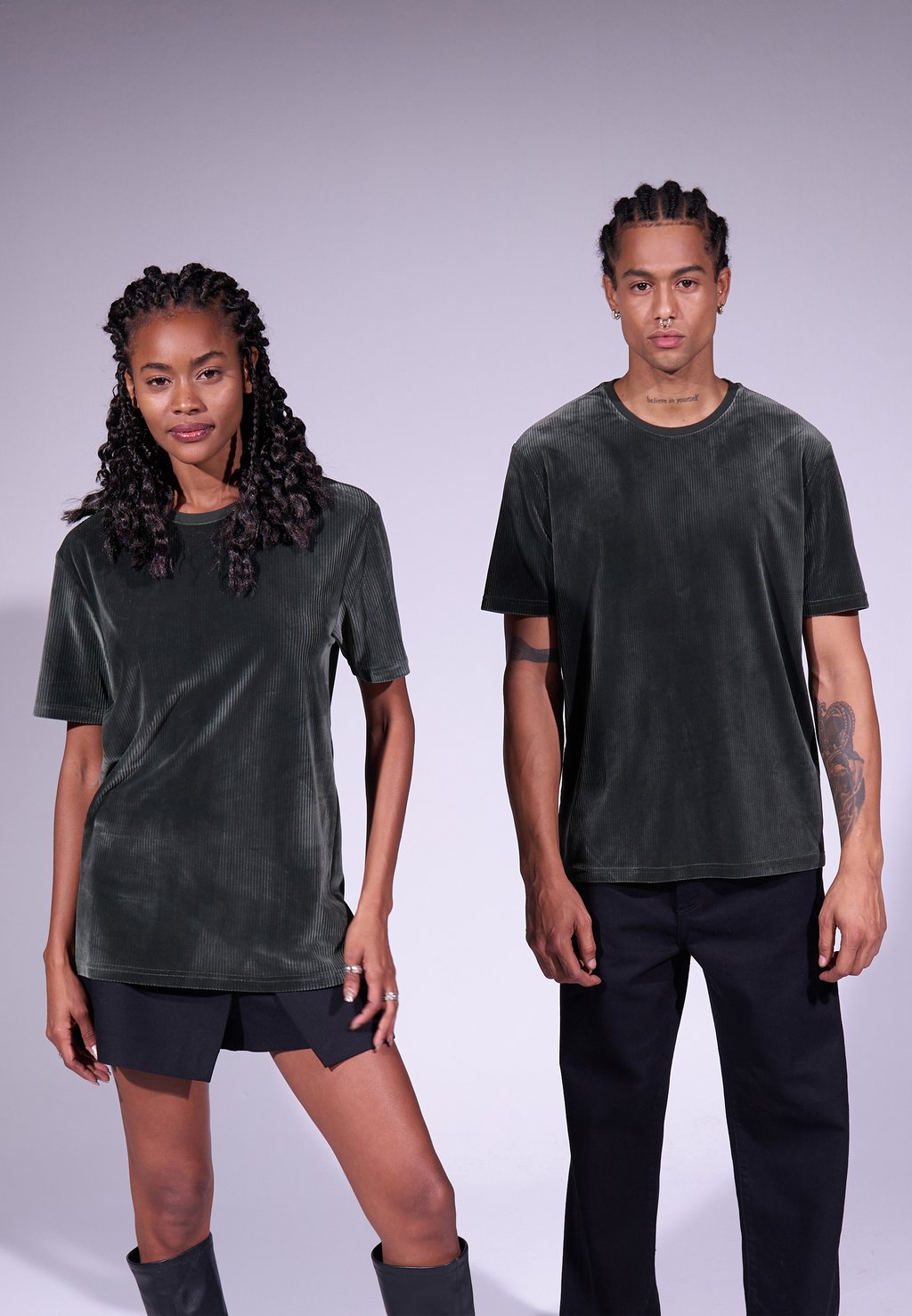 

Базовая футболка TEE UNISEX YOURTURN, темно-зеленый