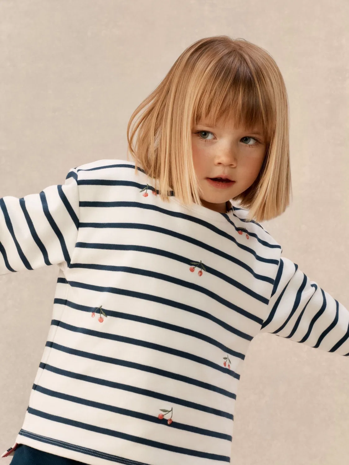 Комплект из топа и джоггеров, с вышивкой вишен The White Company, синий — фото 3
