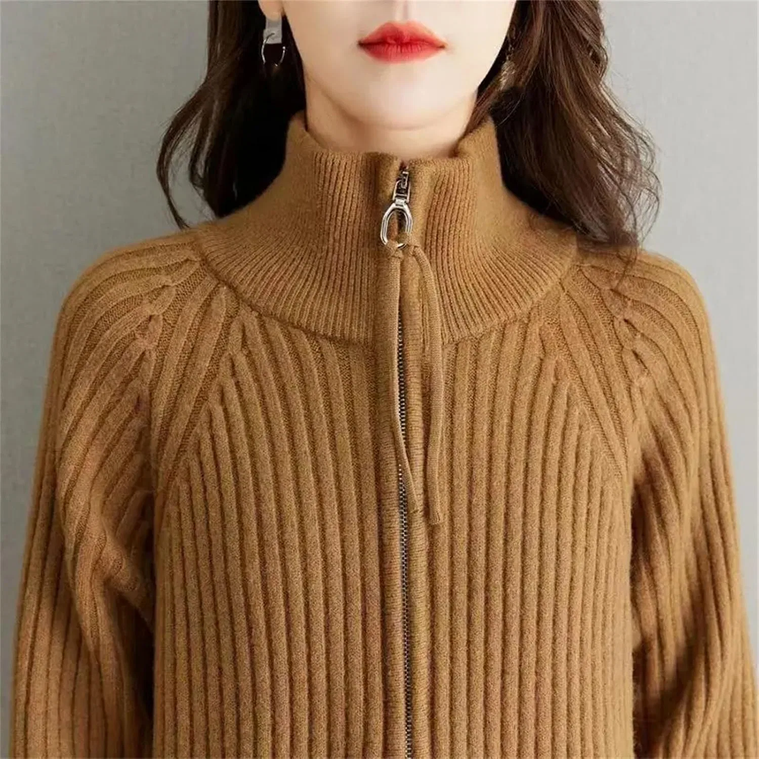 Женское платье-свитер с полузастежкой-молнией, Khaki — фото 4