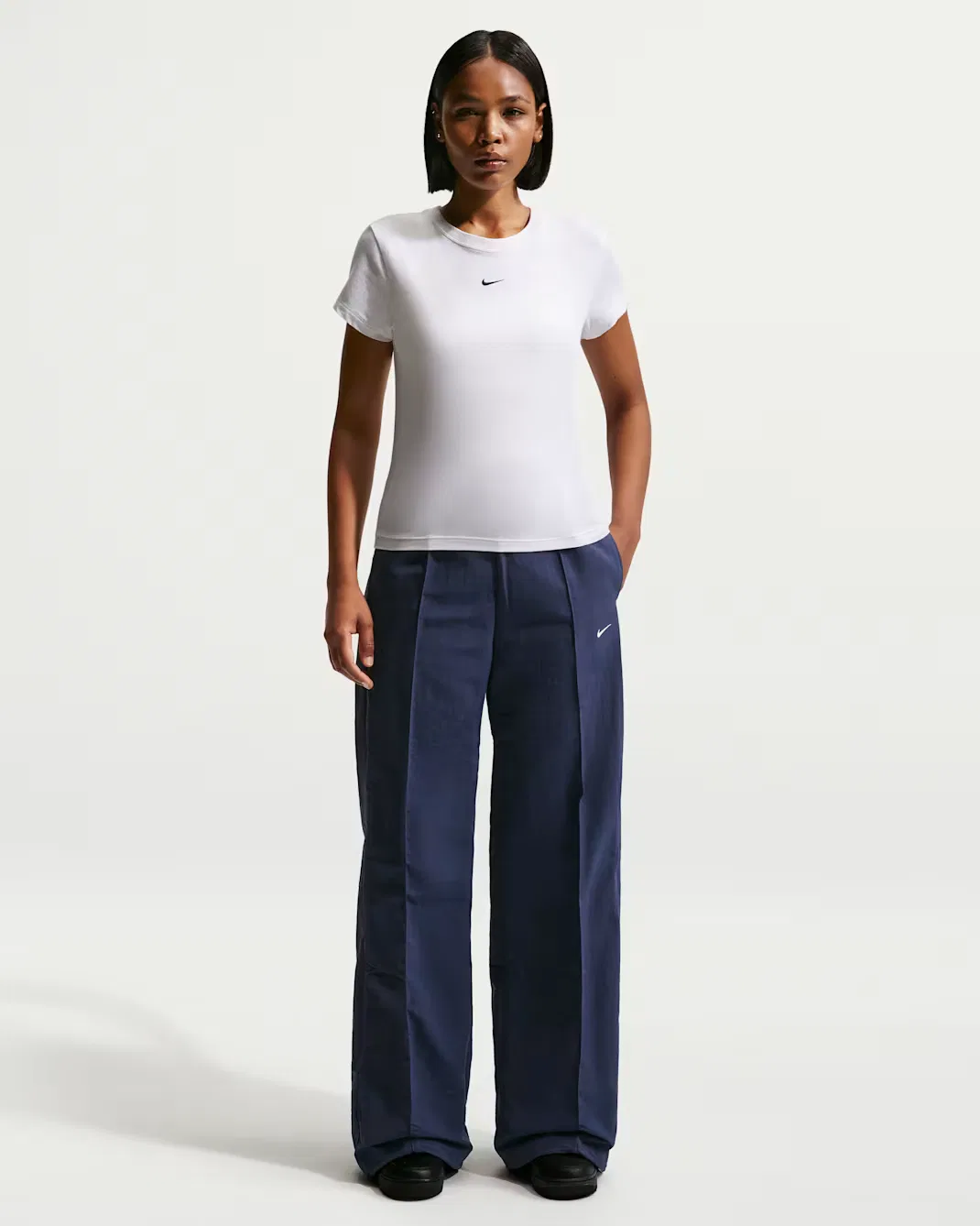 Женские брюки средней посадки с открытым низом Nike Sportswear Everything Wovens, Midnight Navy/Sail