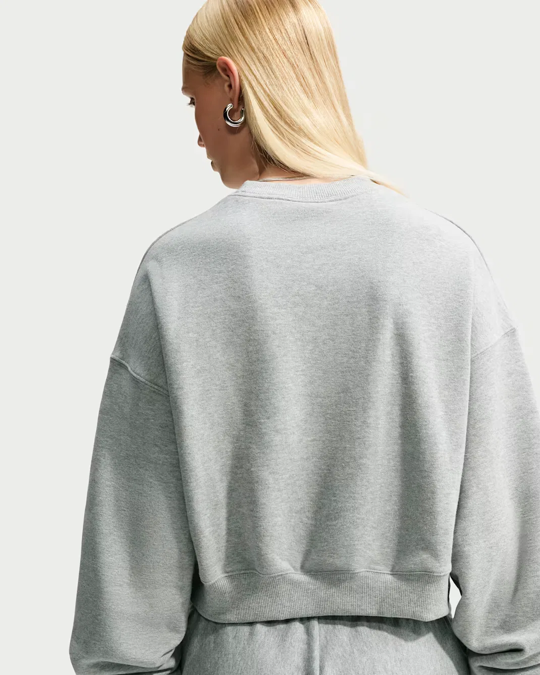 Женская укороченная футболка оверсайз с круглым вырезом Nike Studio Fleece Medium Weight, Dark Grey Heather/Sail — фото 2