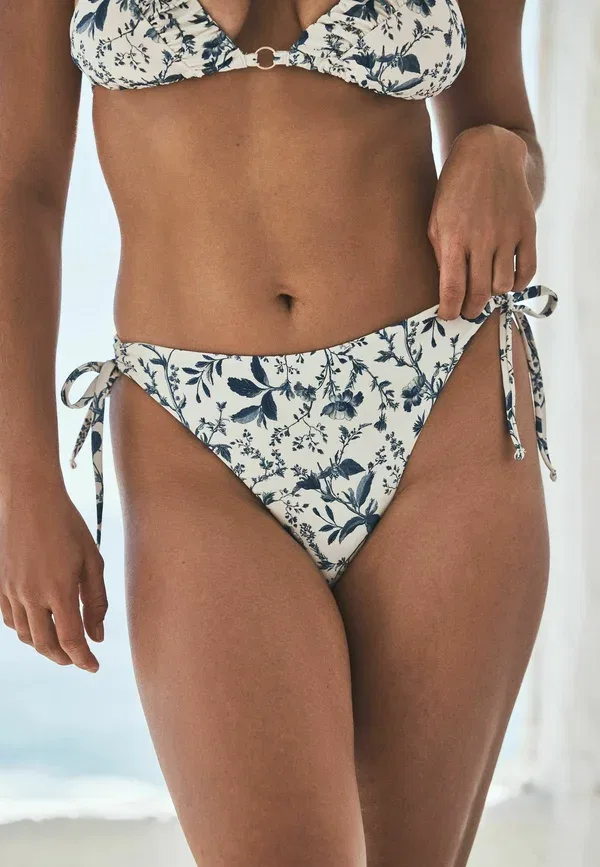 Купальные трусы с цветочным принтом Next, cream blue ditsy floral, голубой — фото 2