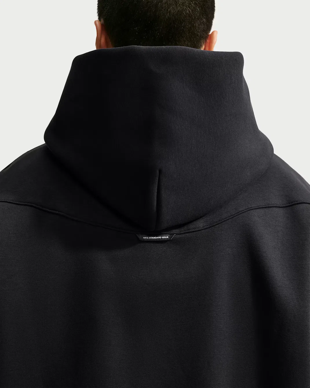 Мужская толстовка с капюшоном и начесом в баскетбольном стиле Nike Standard Issue, Black/Topaz Gold — фото 2