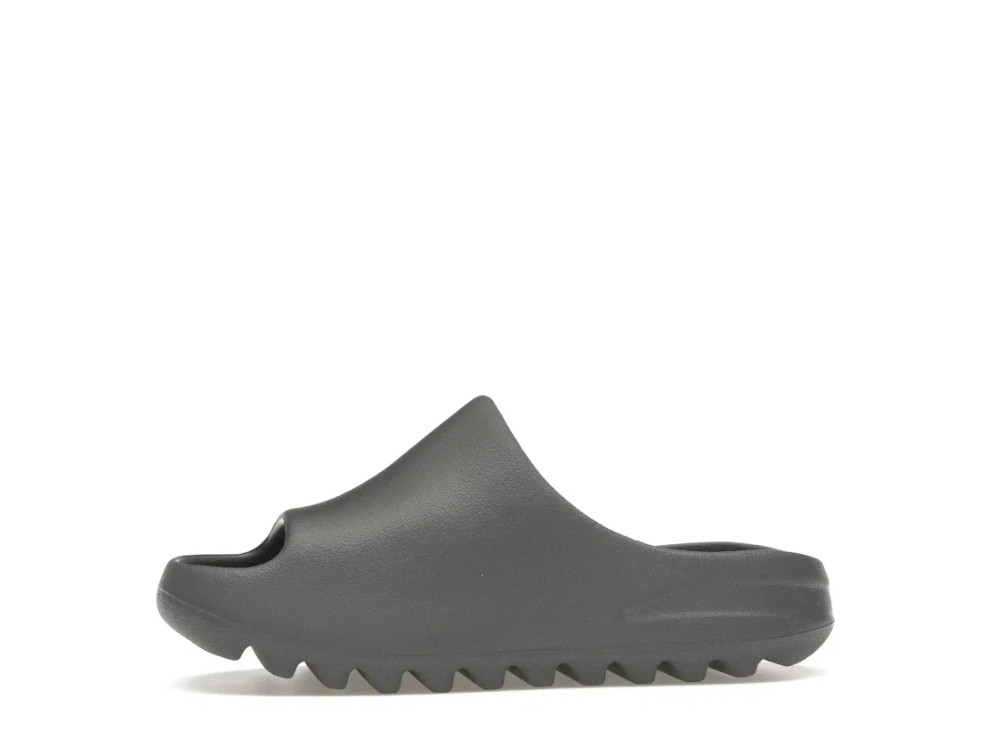 Детские шлепанцы с широким ремешком Adidas Yeezy Slide, Slate Grey/Slate Grey/Slate Grey — фото 3