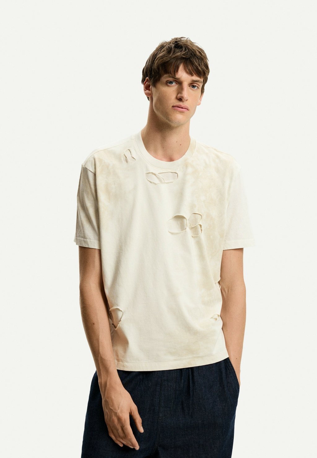 

Футболка с принтом Bershka, бежевый