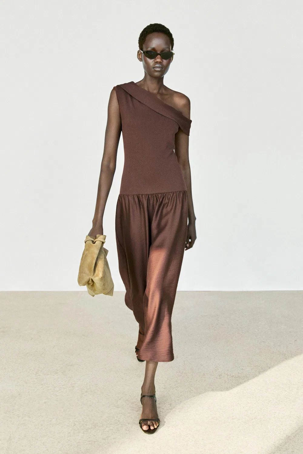 Платье миди на одно плечо Massimo Dutti, коричневый