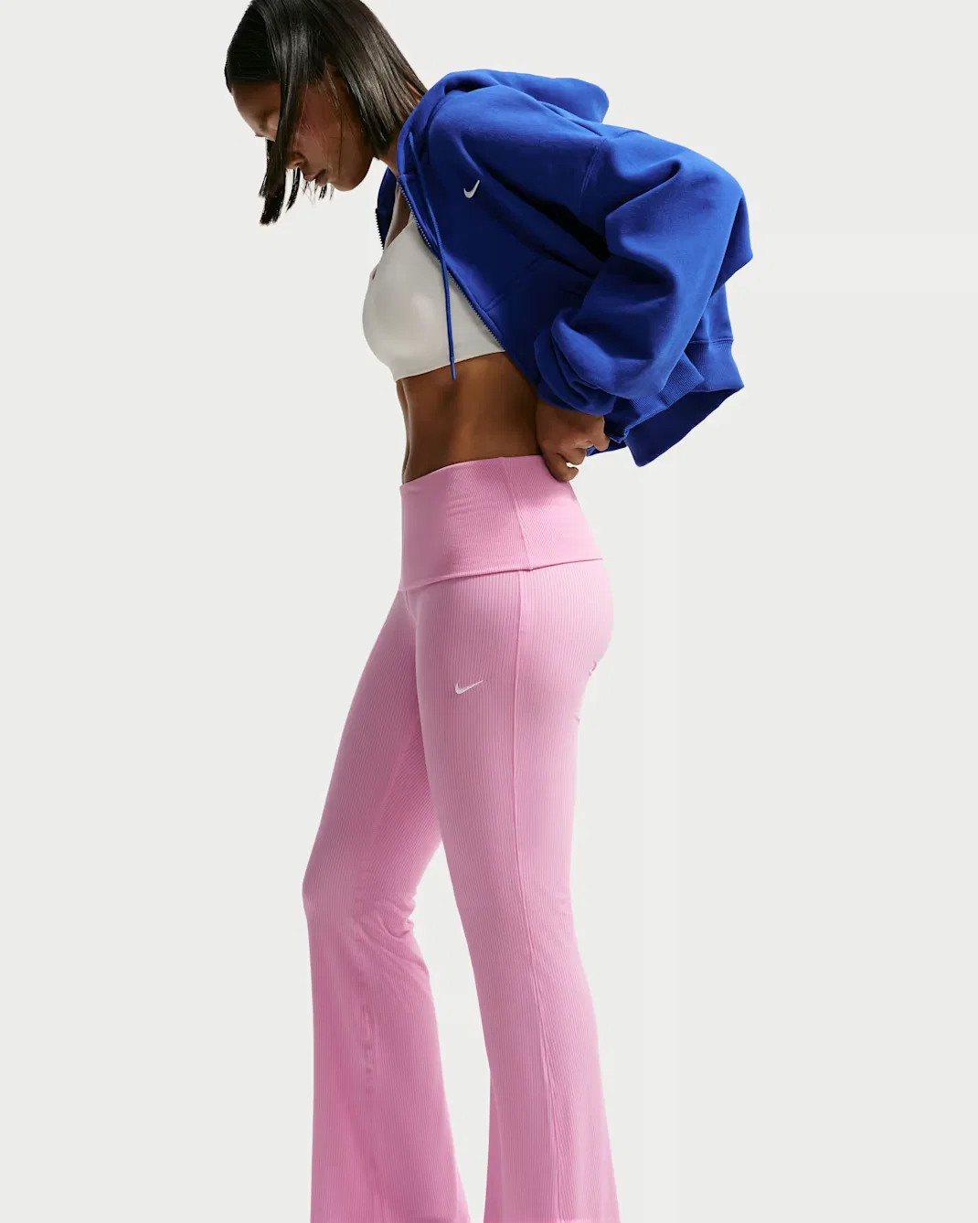 Женские облегающие брюки средней посадки в рубчик Nike Sportswear Chill Knit, Pink Rise/White — фото 4