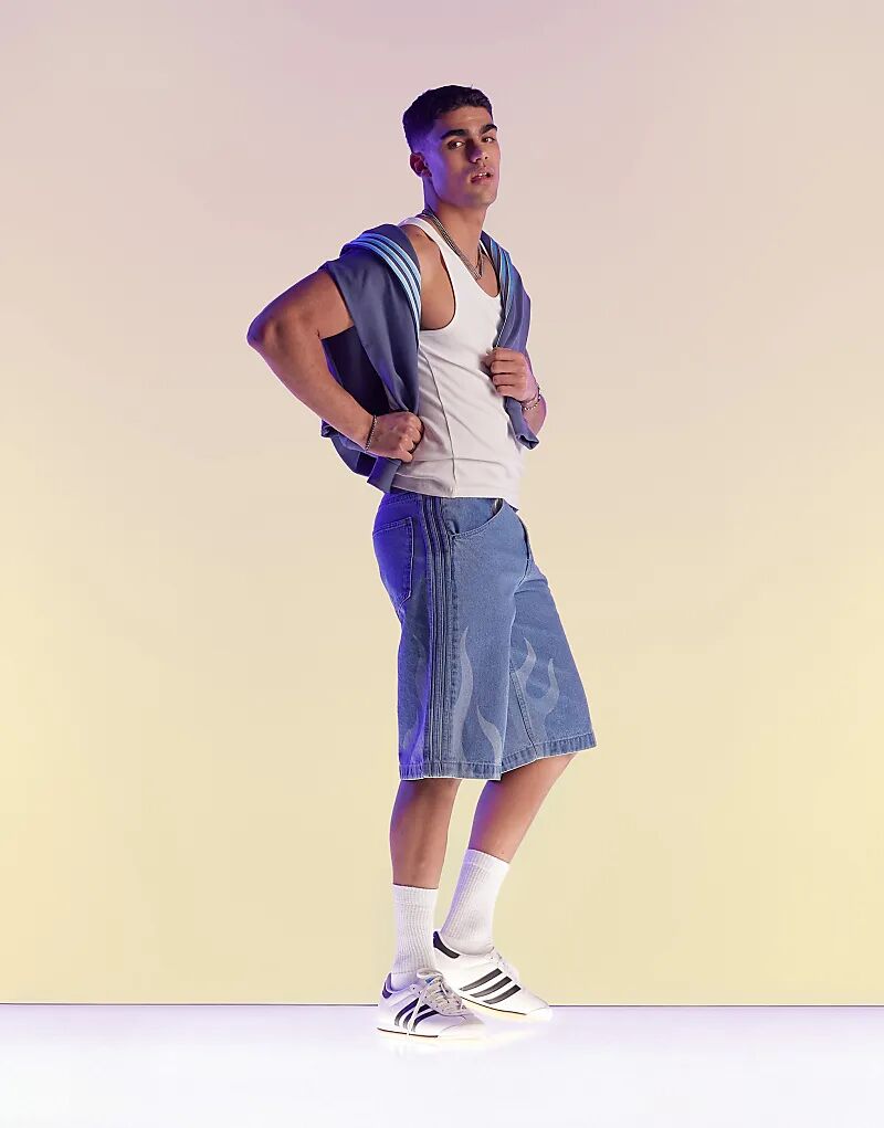 

Джинсовые шорты цвета пламени светло-голубого цвета adidas Originals