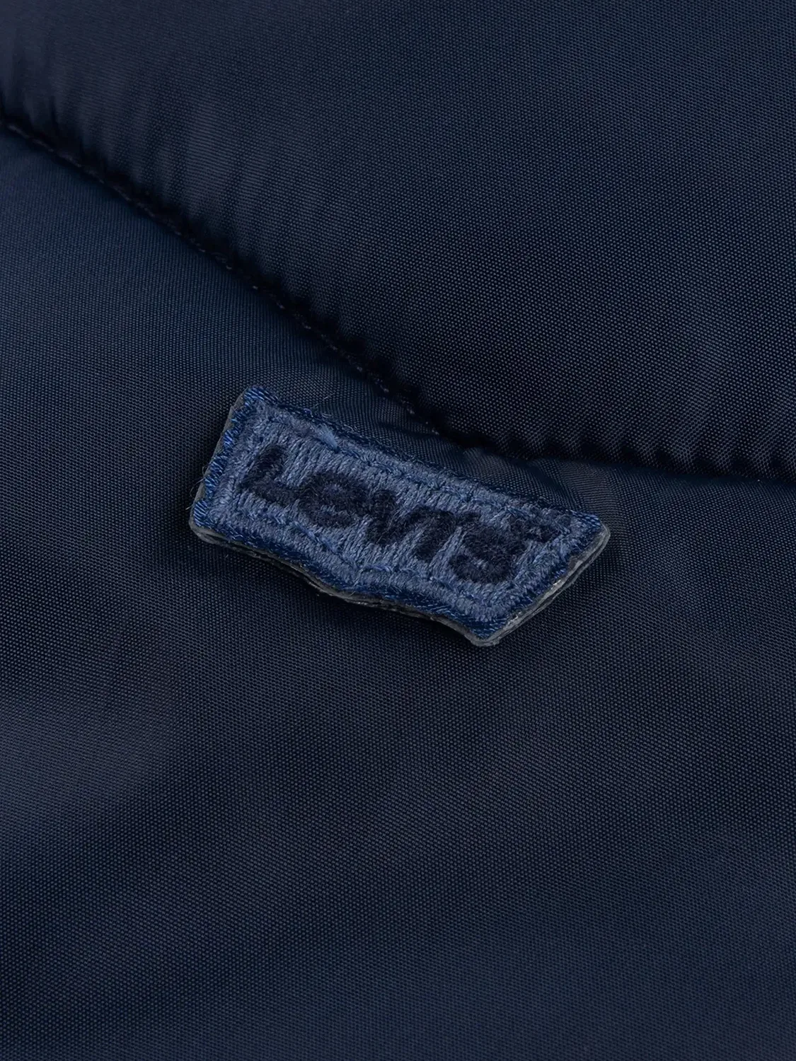 Утепленная куртка с капюшоном синяя Levi's, синий — фото 2