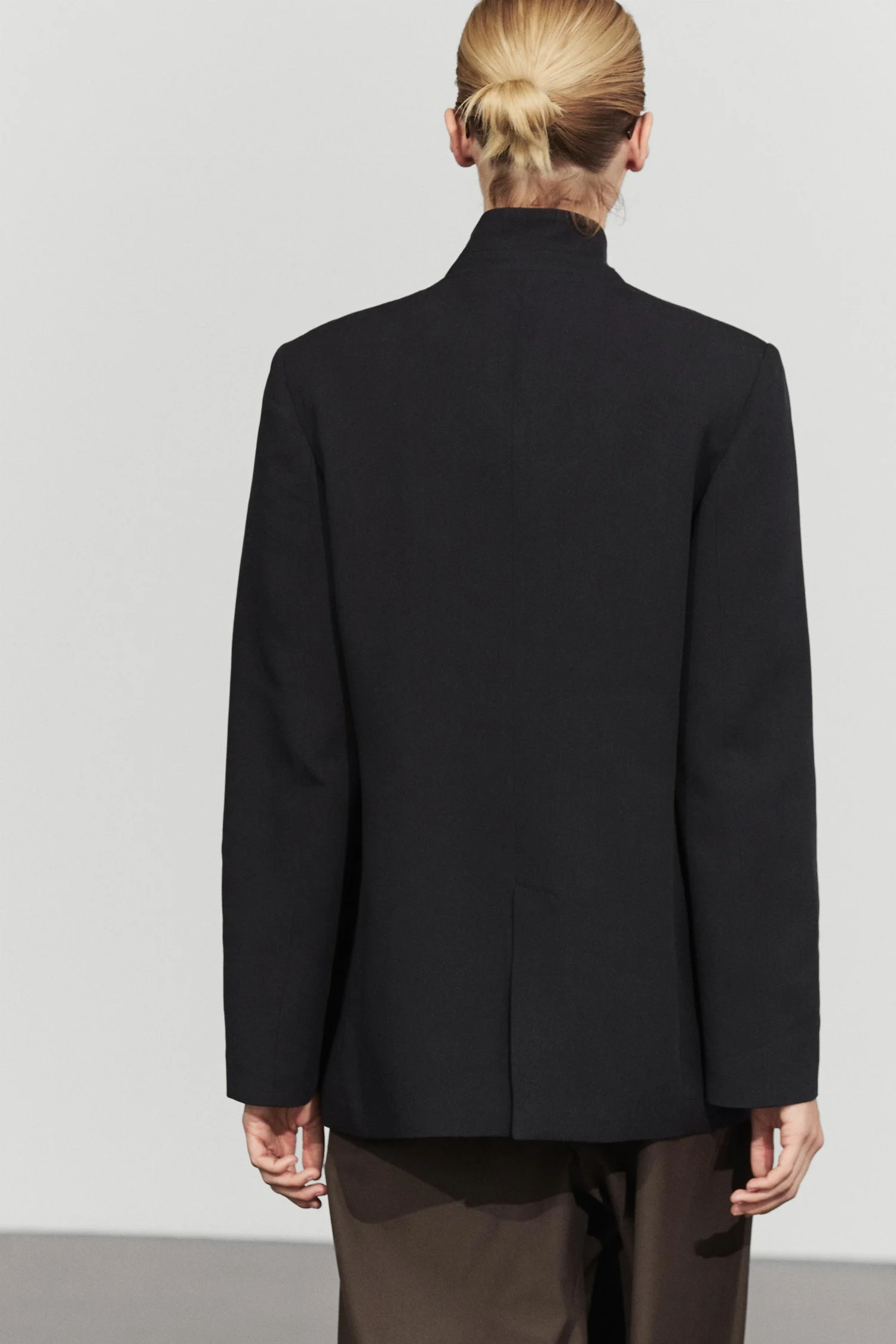 Пиджак Massimo Dutti Flowy Button-Detail, темно-синий — фото 4