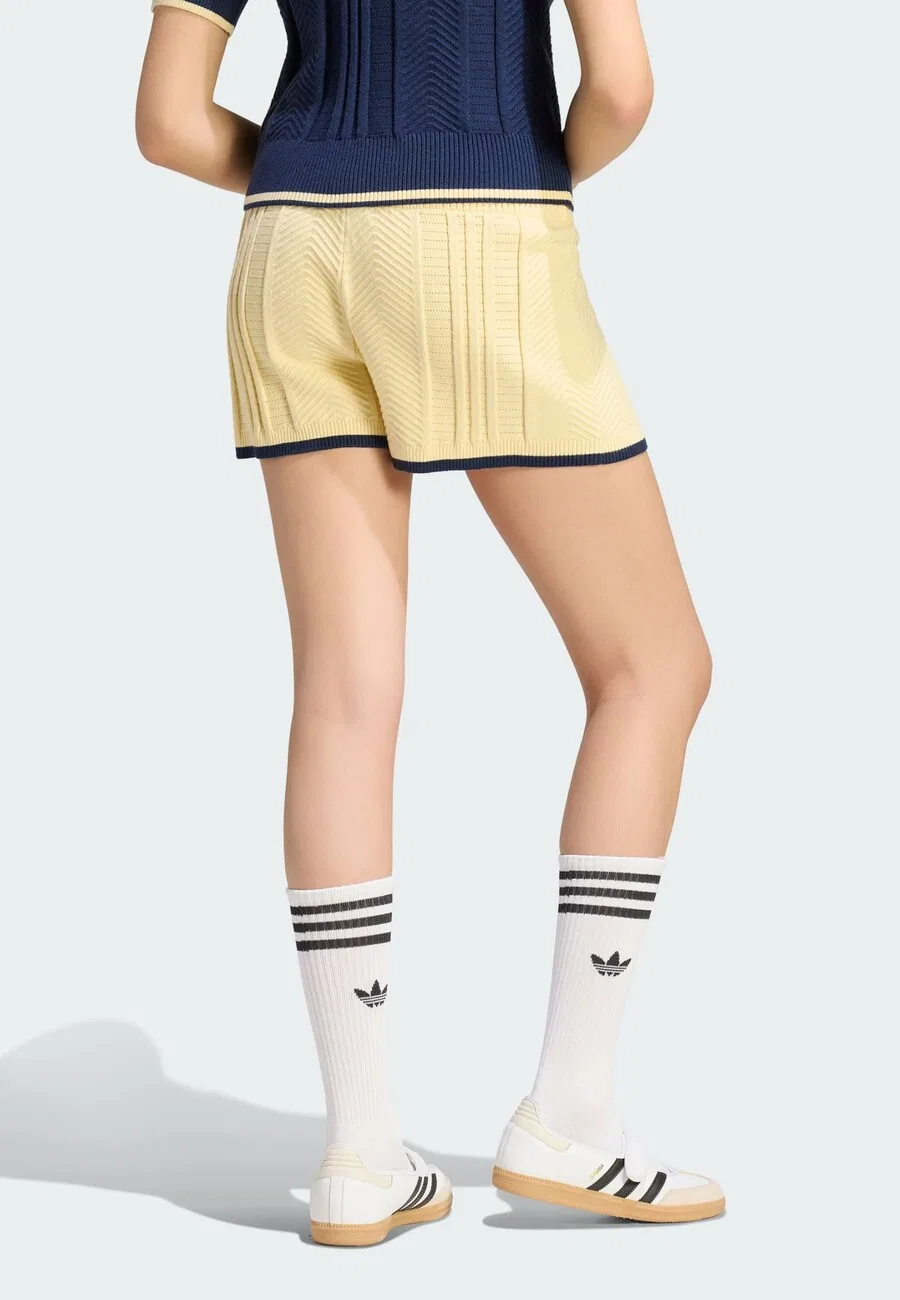 Шорты ADIDAS ORIGINALS Regular желтого цвета — фото 3