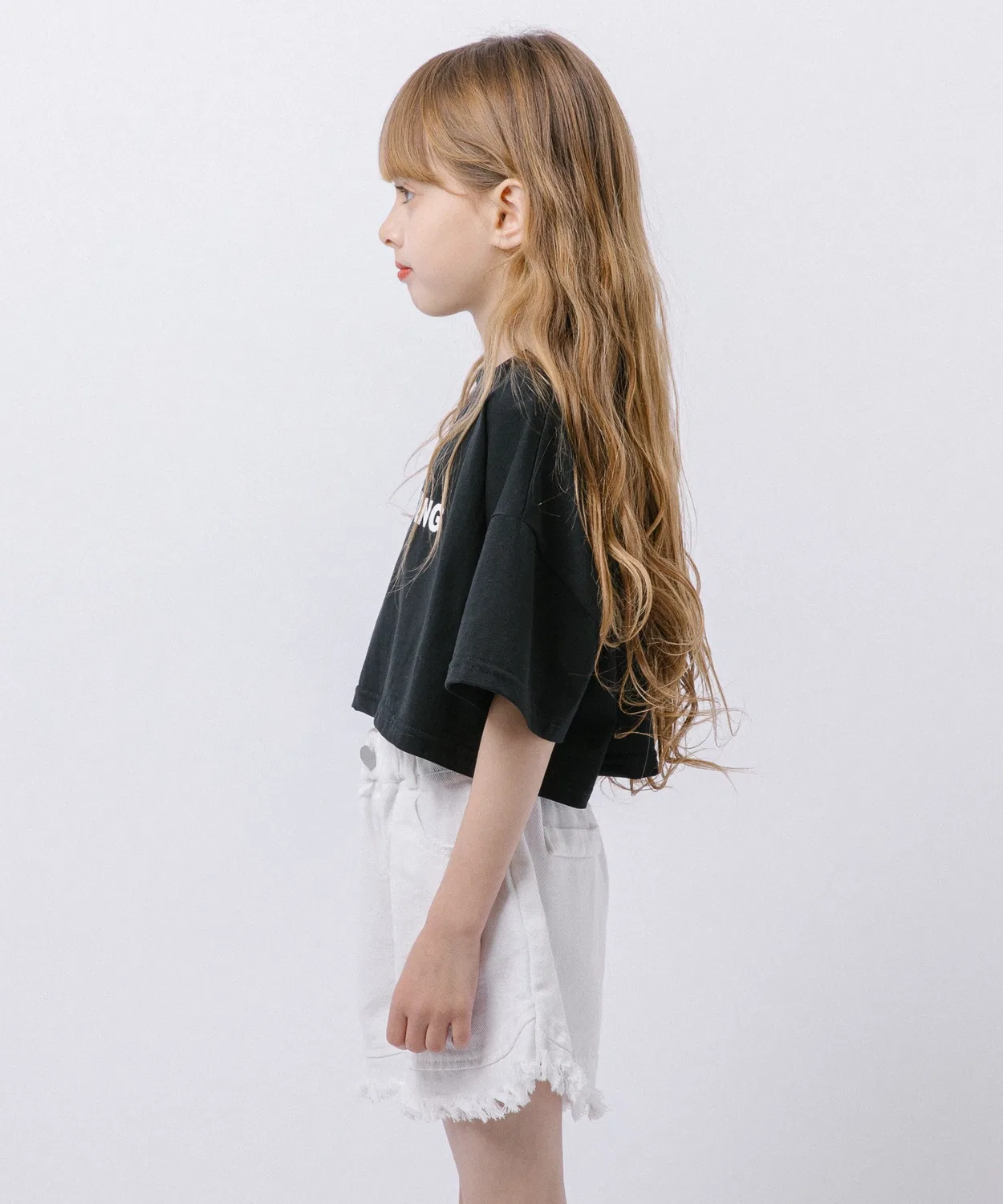 Детская футболка с принтом, модель Drop Shoulder Cropped T-Shirt URBAN CHERRY, Белый — фото 4