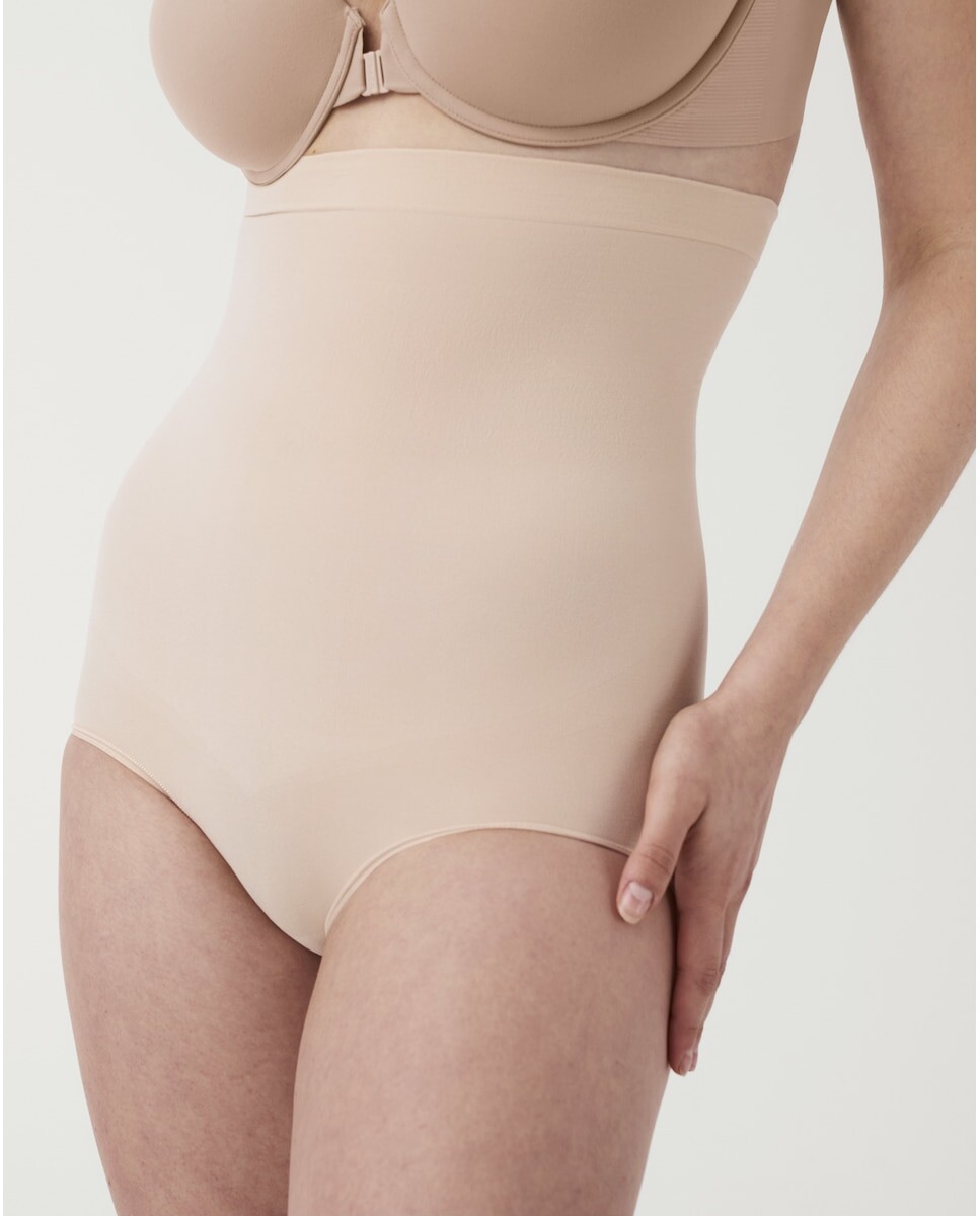 

Трусики с высокой талией Spanx