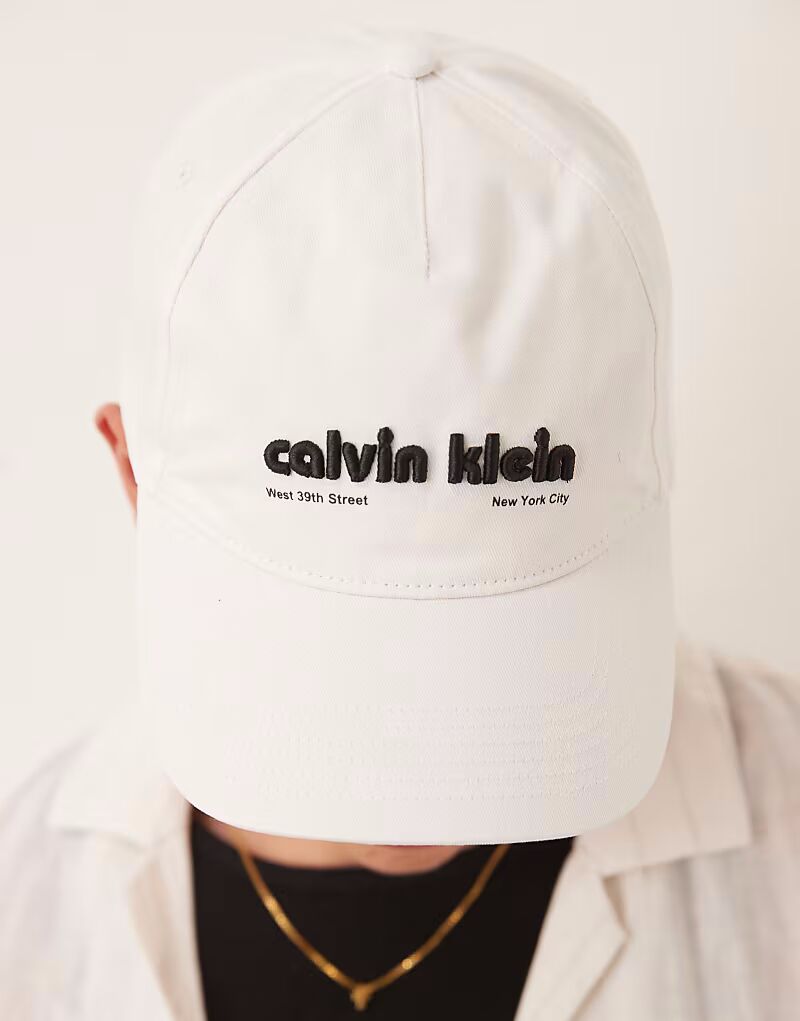 

Кепка Calvin Klein Jeans с графическим принтом белого и черного цветов