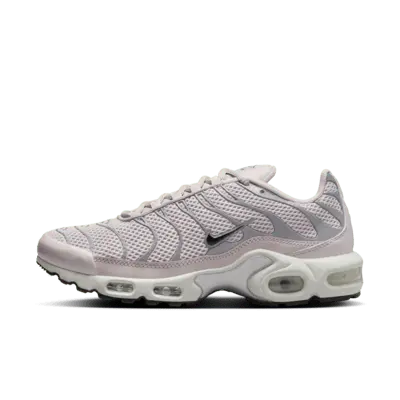 

Кроссовки Nike Air Max Plus, цвет Platinum Violet/Light Bone/Metallic Silver/Chrome