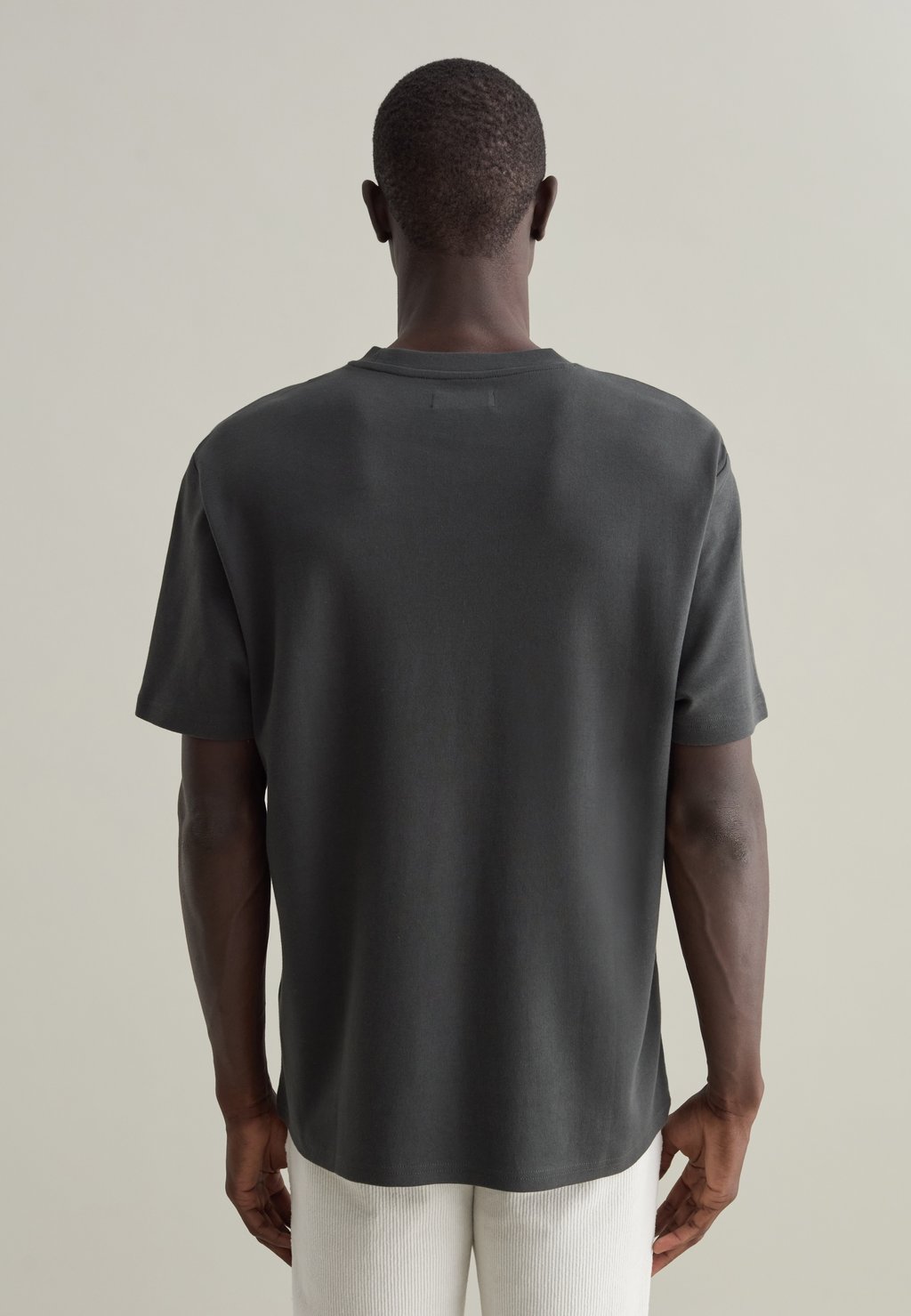 

Базовая футболка CONTEMPORARY WITH ROUND NECK PIOMBO, темно-серый