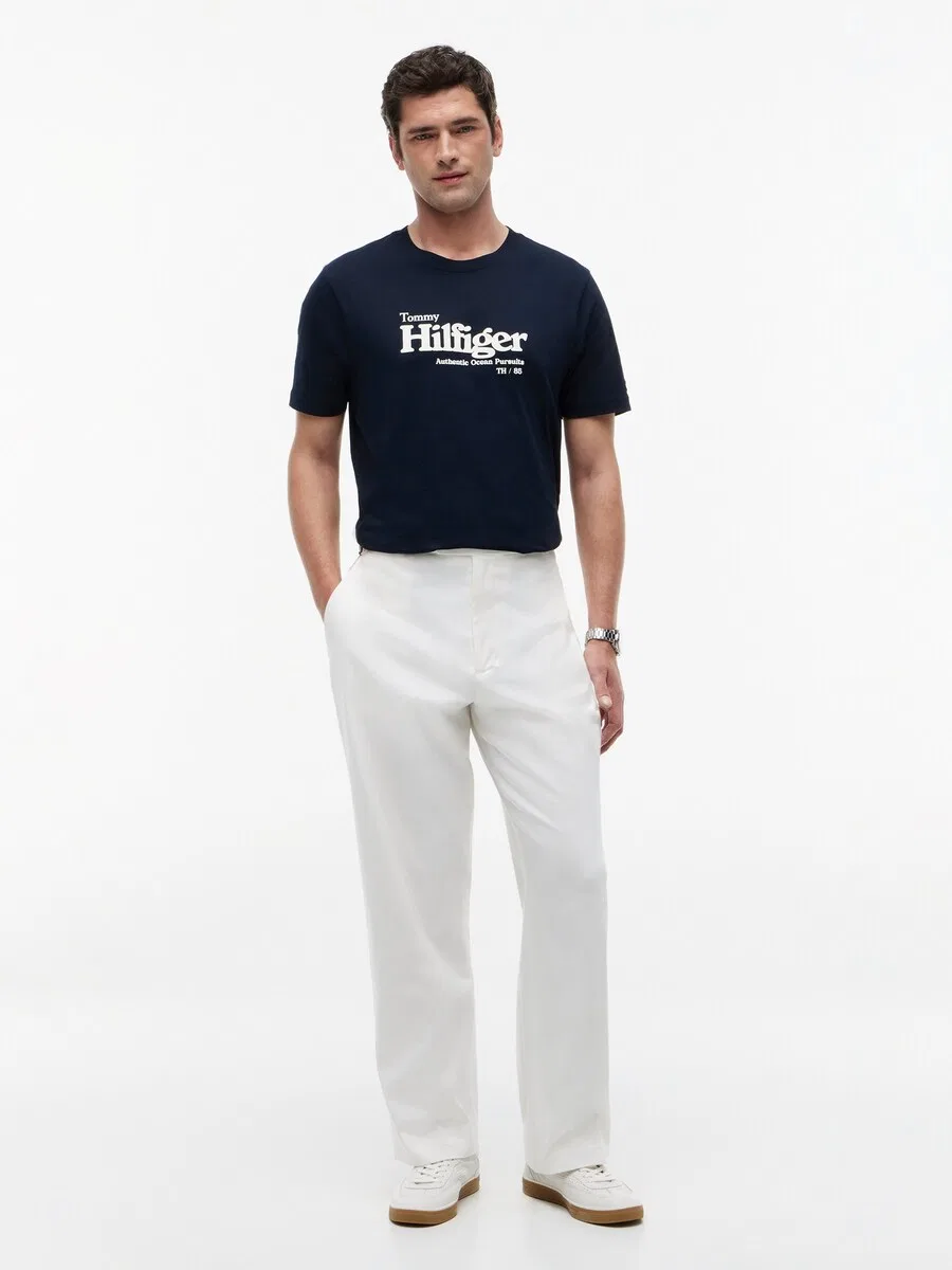 Футболка TOMMY HILFIGER с графическим логотипом, темно-синяя — фото 4