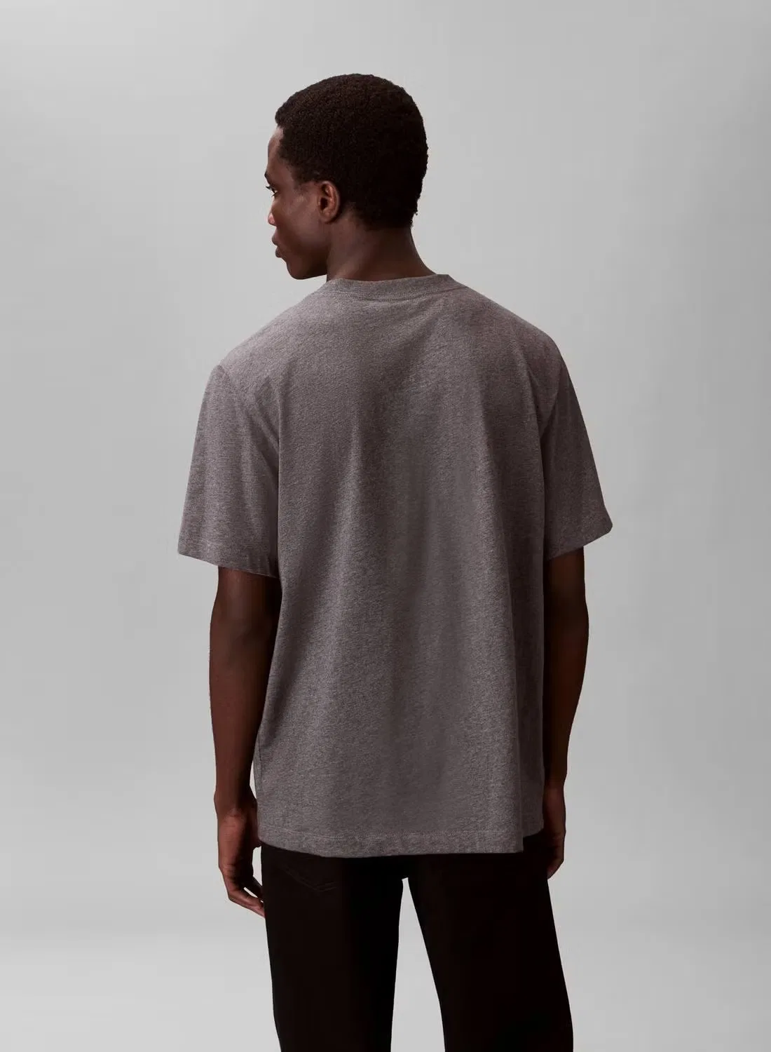 Футболка с принтом Monogram Calvin Klein, серая — фото 3