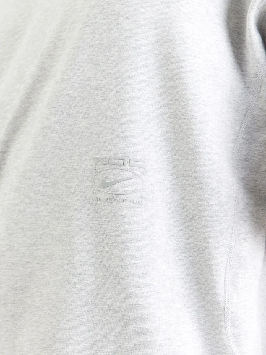 Спортивная футболка NIKE светло-серого цвета — фото 3