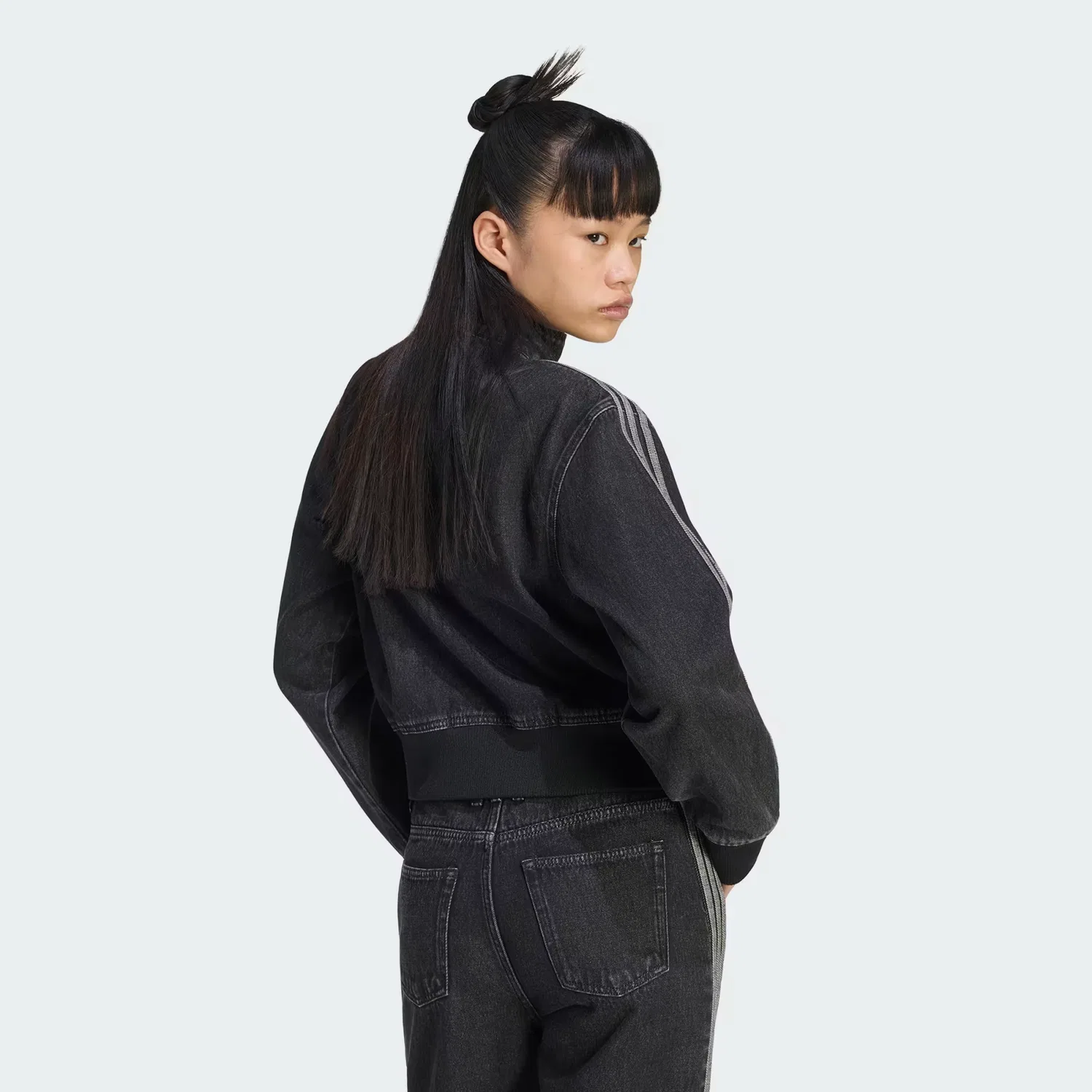 Женская джинсовая куртка с высоким воротом Firebird Denim Tracktop Adidas Originals, черный деним — фото 2