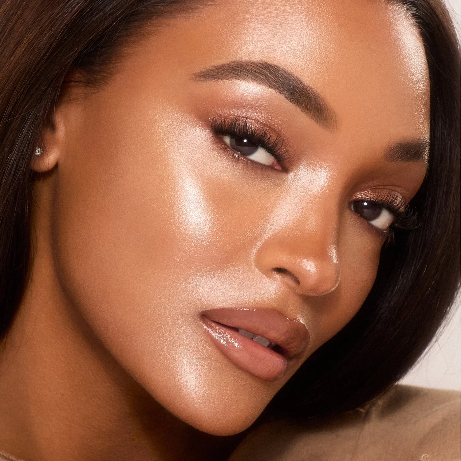 Тональный стик Unreal Skin Sheer Glow Tint Charlotte Tilbury, 10 г, Tan — фото 2