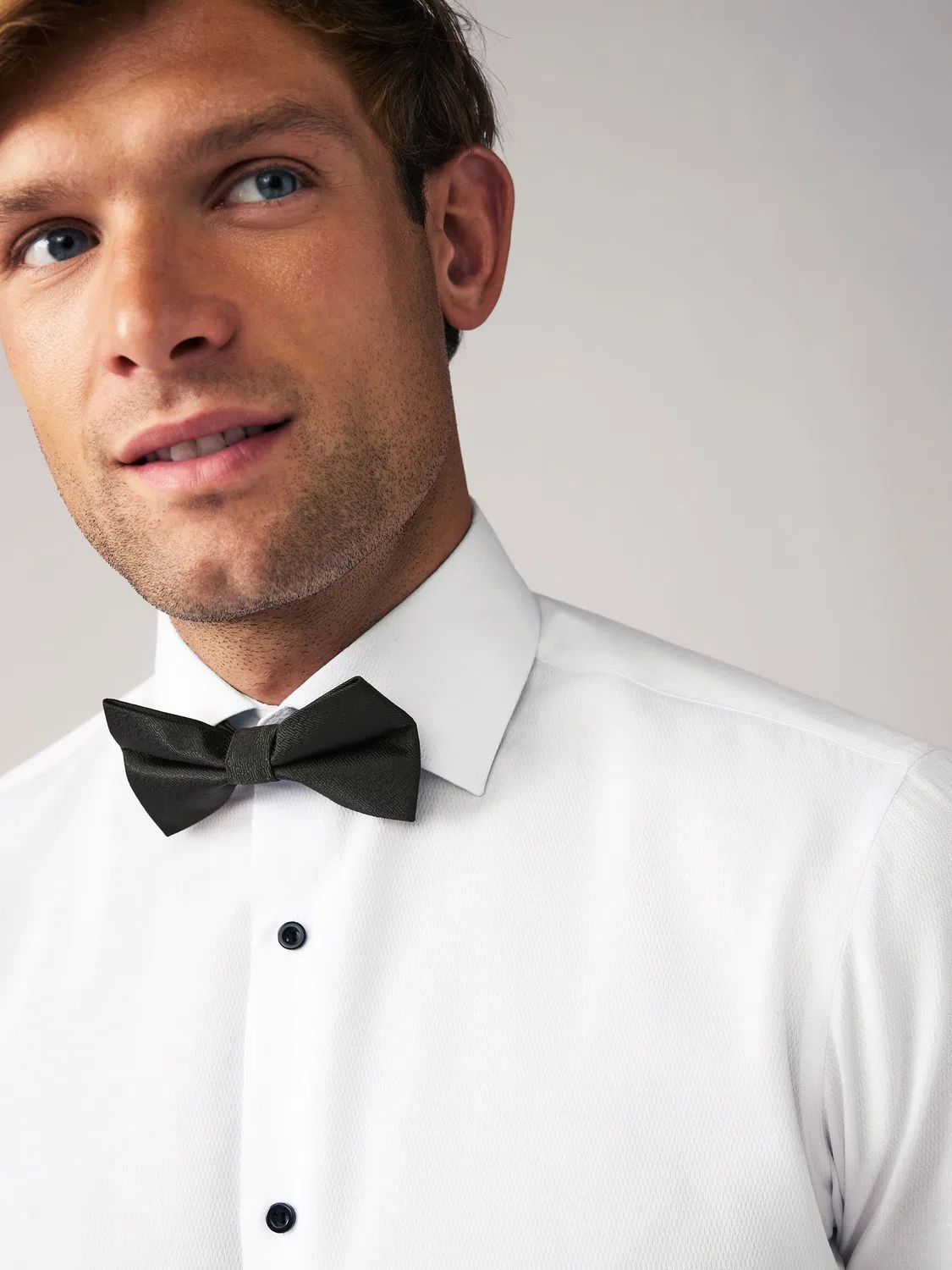 Рубашка с галстуком-бабочкой, Slim Fit Next, белая текстурированная/черная — фото 4