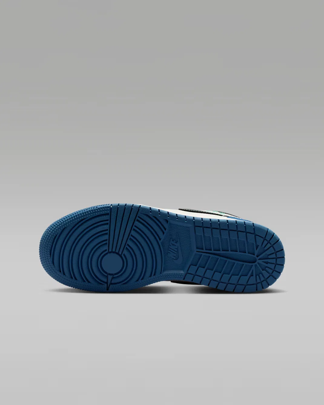 Кроссовки для детей постарше Air Jordan 1 Low SE, True Blue/University Red/Kinetic Green/Black — фото 2