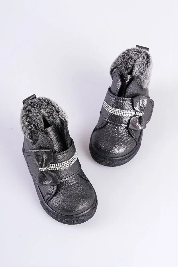 Детские ботинки для девочек на плоской подошве с бантом Smoked Velcro Stone Bow Fur Camolla, Smoke Grey — фото 2