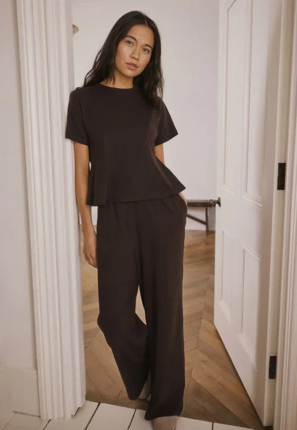 Комплект пижамы из хлопка Tall fit - cinched waist peplum short sleeve pyjamas set Next, chocolate brown, коричневый/шоколадный