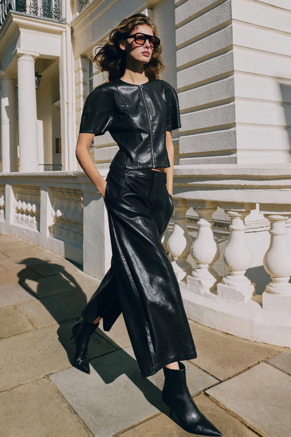 Брюки Zara кюлоты с эффектом кожи, черный — фото 3