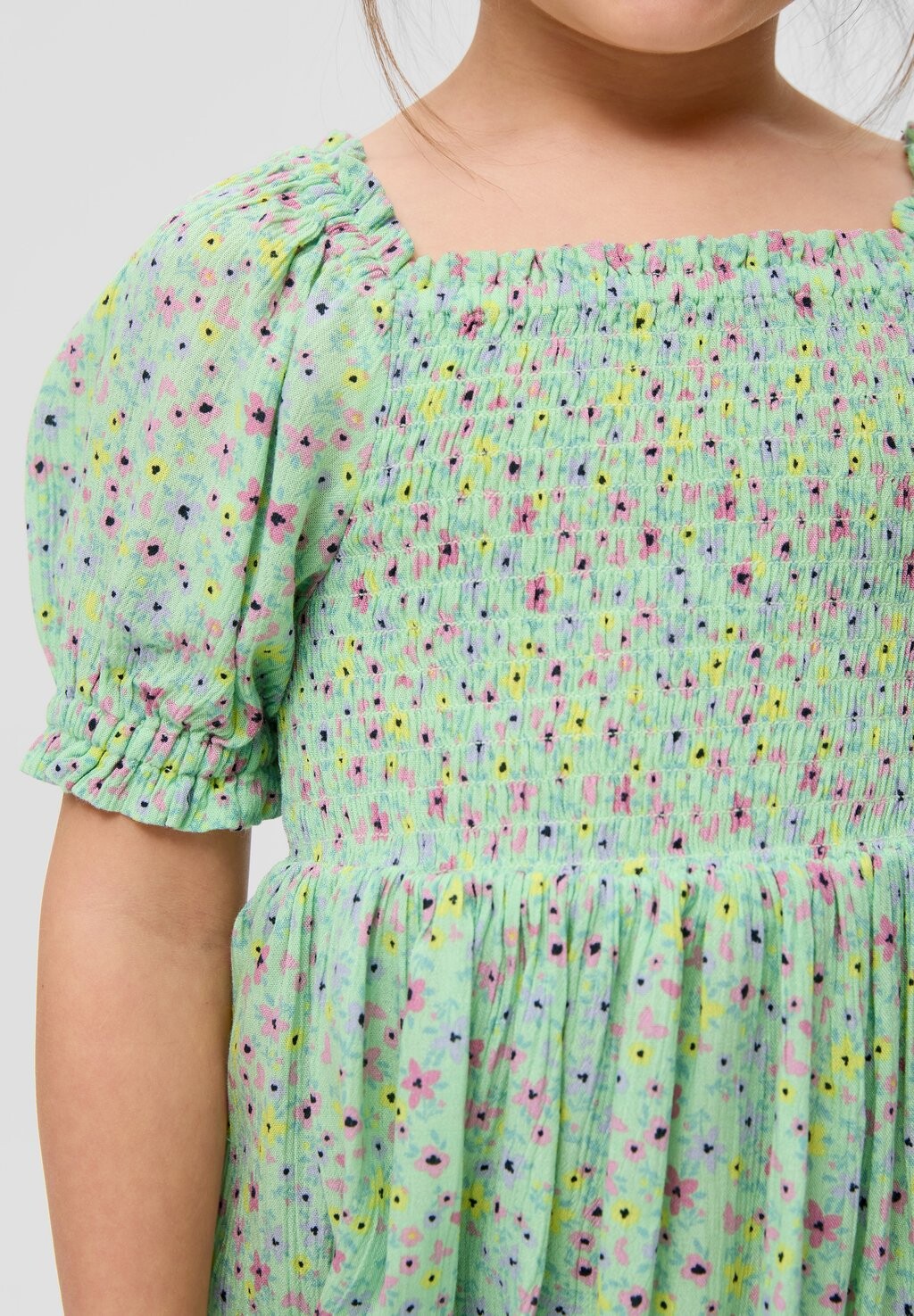 

Дневное платье MIT SMOCK-DETAIL s.Oliver, зеленый