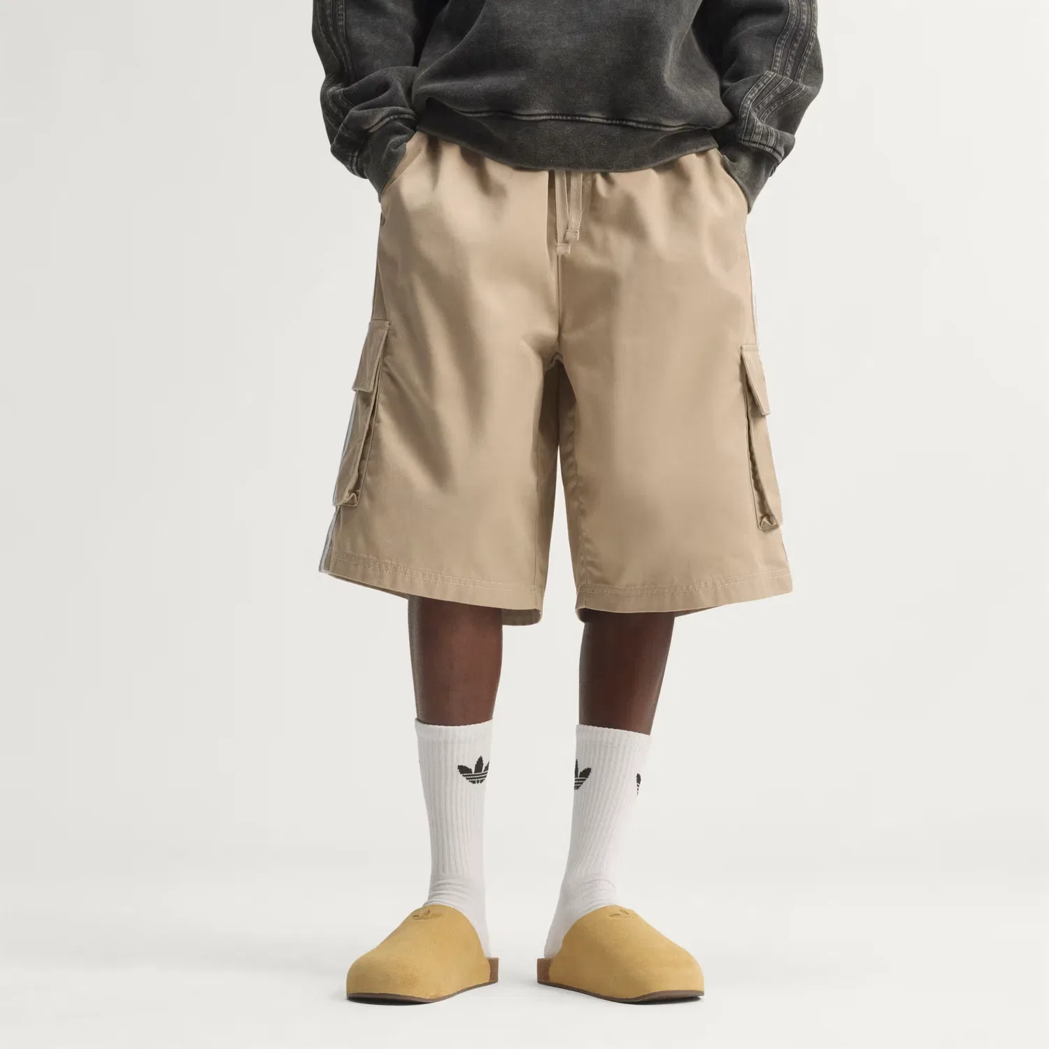 Мужские шорты карго свободного кроя Adicolor Cotton Twill Cargo Adidas Originals, хаки