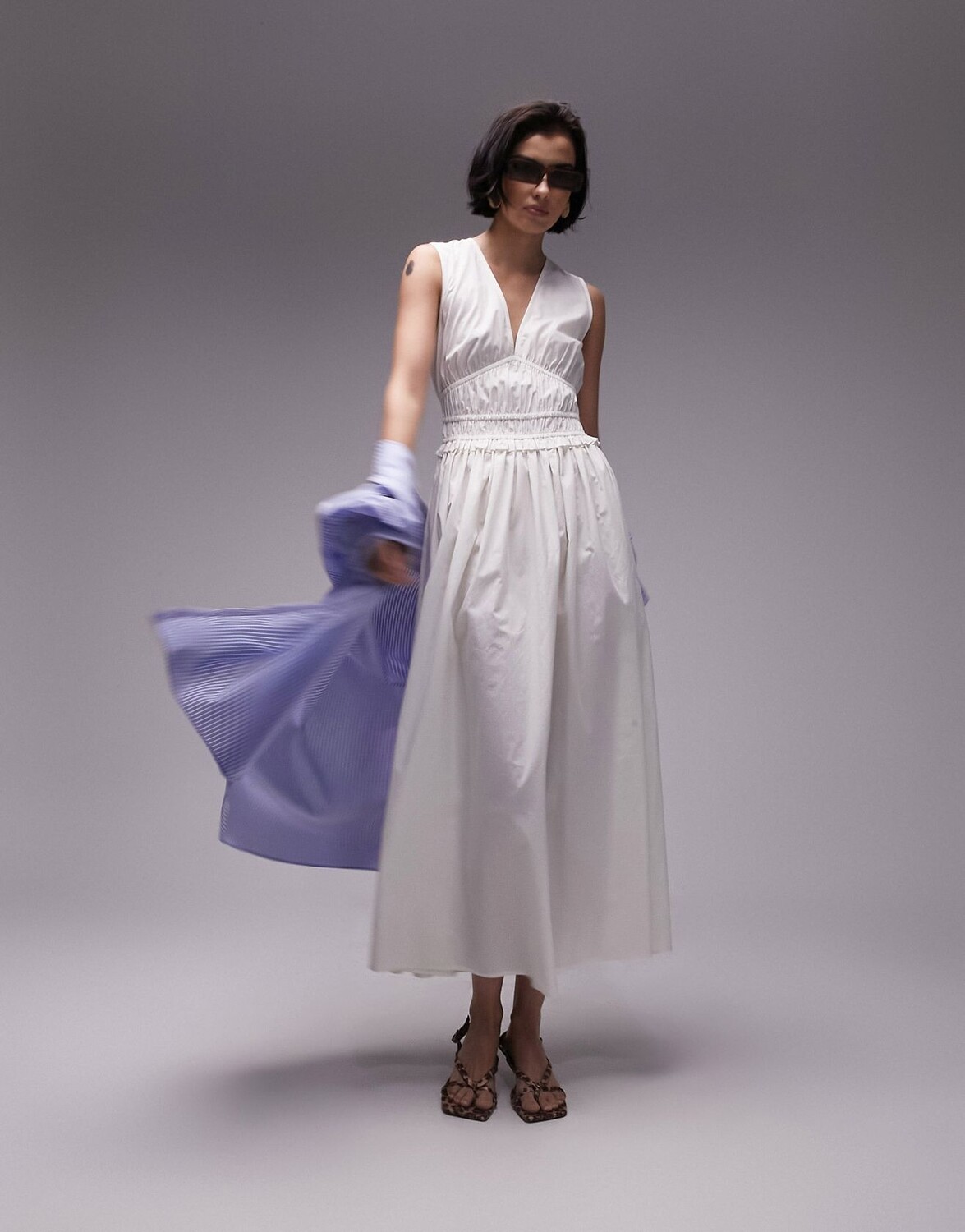 

Платье Topshop Poplin Midi With V-neckline, серовато-белый
