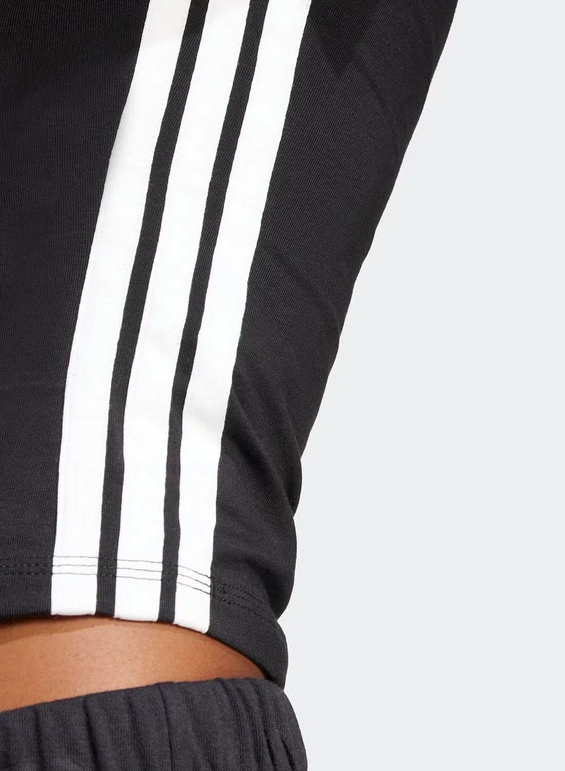 Футболка с принтом Essentials 3 stripes Adidas, черный — фото 3